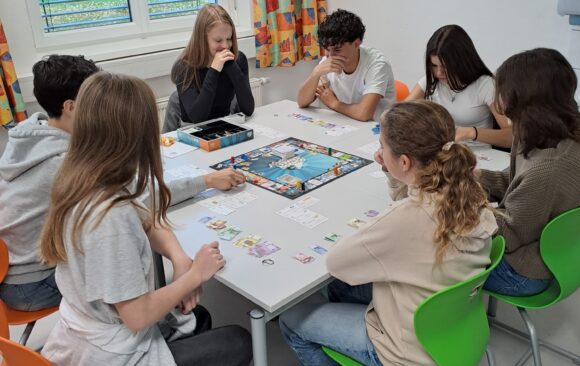 20251016_084358 Wirtschaftsspiel mit der HAK Ried