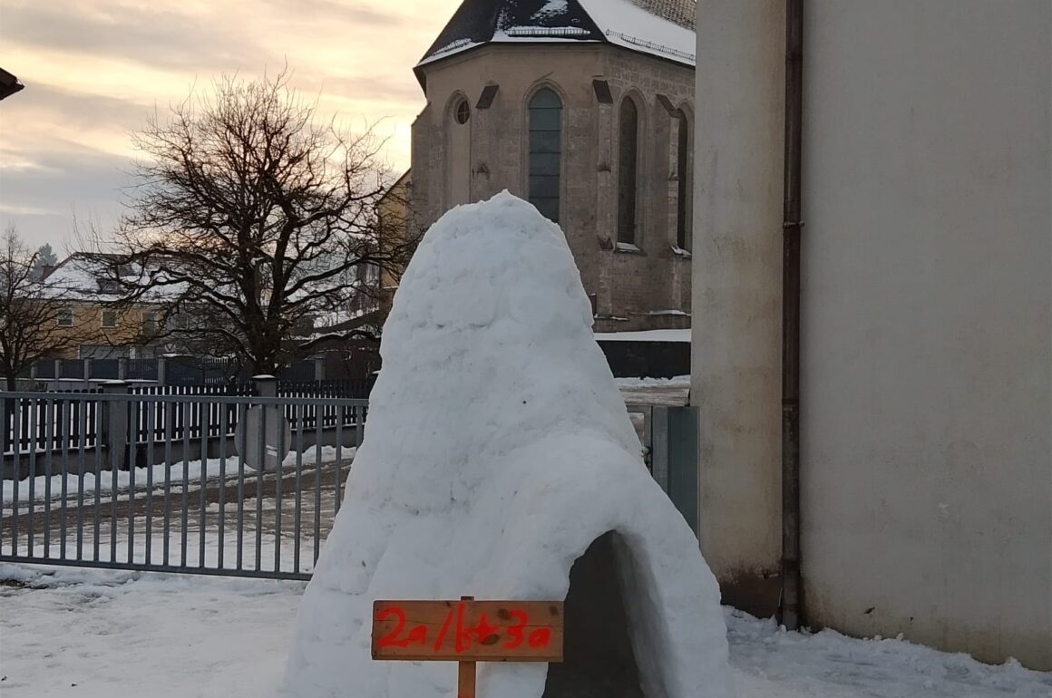 IMG-20260113-WA0128 Das Iglu im Schulhof